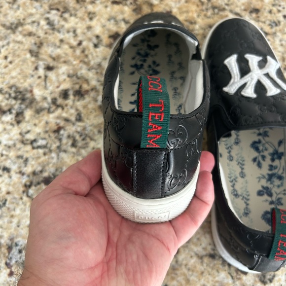 Mens Gucci Slip on Shoes. NY Logo. Good used condition. Love them but too small - Picture 7 of 11
